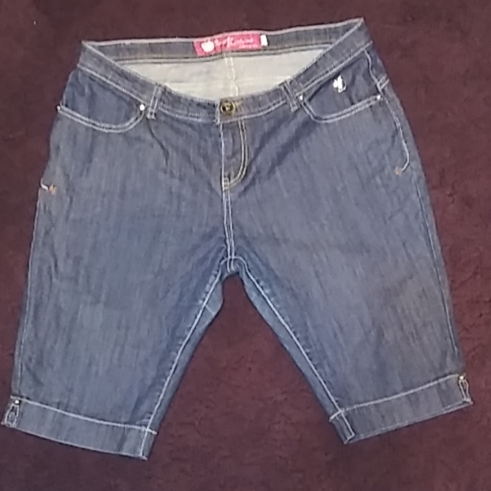 Apple Bottoms capris